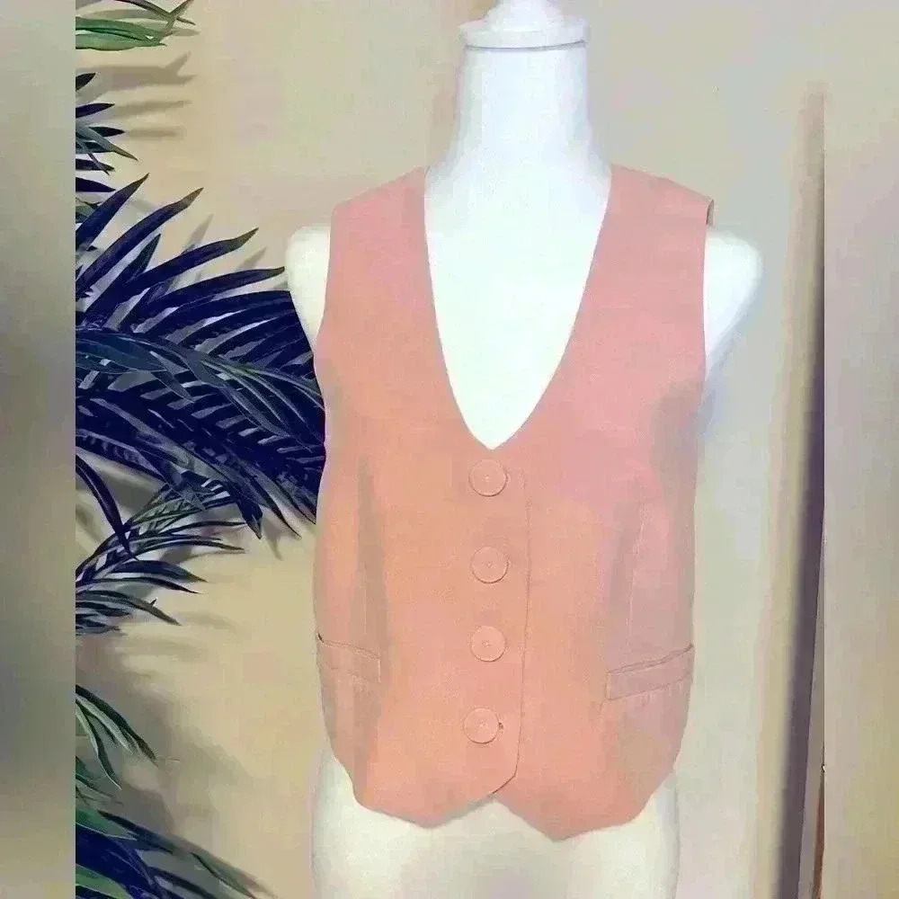 Cropped blazer pink vest with button-up and faux pockets